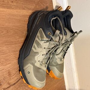 Oboz hiking/Running Men's Athletic Shoes - excellent condition!